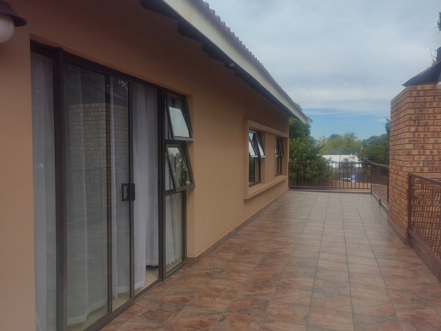 4 Bedroom Property for Sale in Rhodesdene Northern Cape